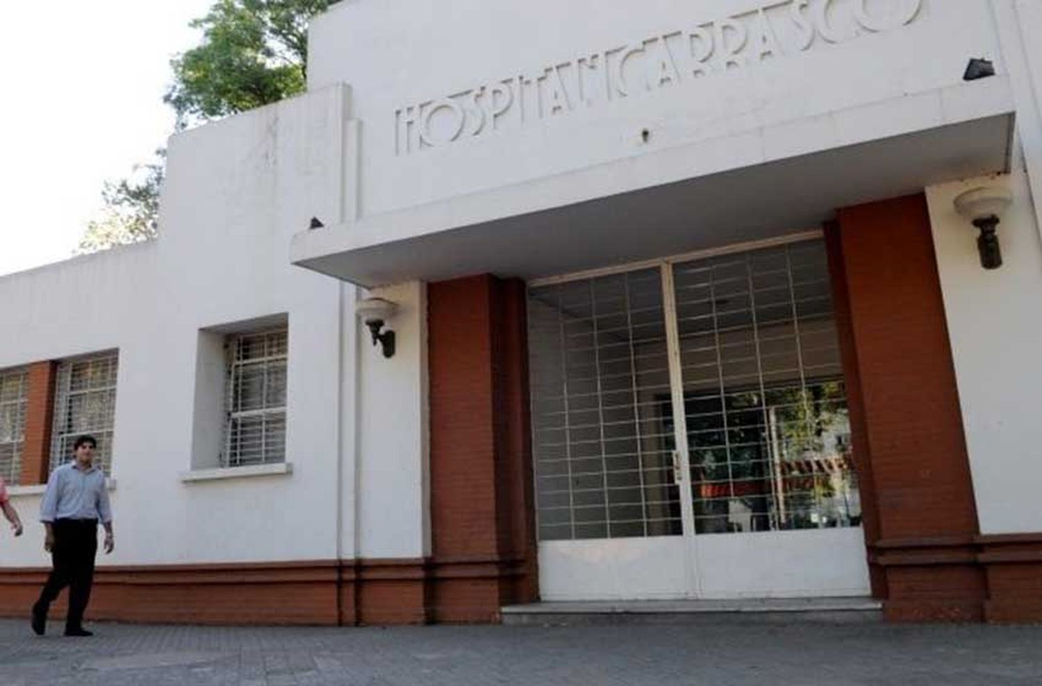 Pacientes del Hospital Carrasco cortaron la calle por falta de atención