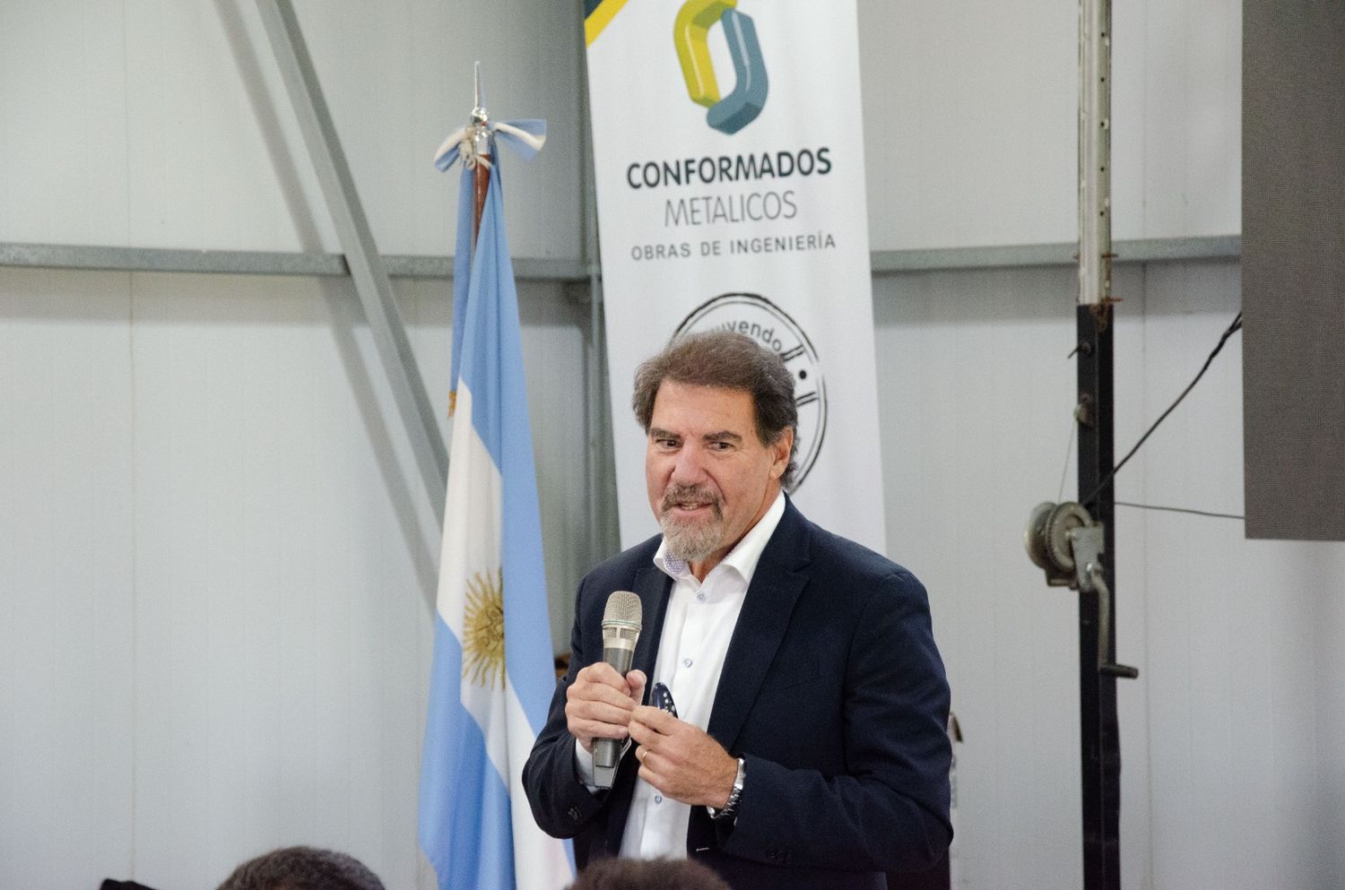 El destacado analista Claudio Zuchovicki ratificó su carisma ante un calificado auditorio. Foto: ARG