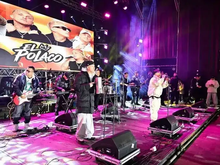 Fue masivo y multitudinario el cierre de 
A Toda Costa con la presentación El Polaco