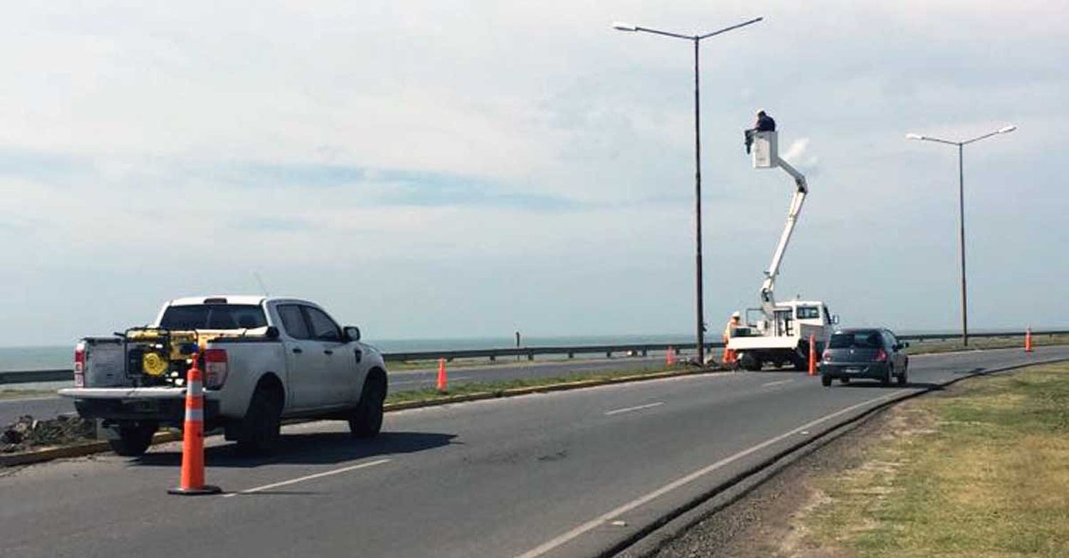 Comenzó la quita de semáforos y luminarias en la ruta 11