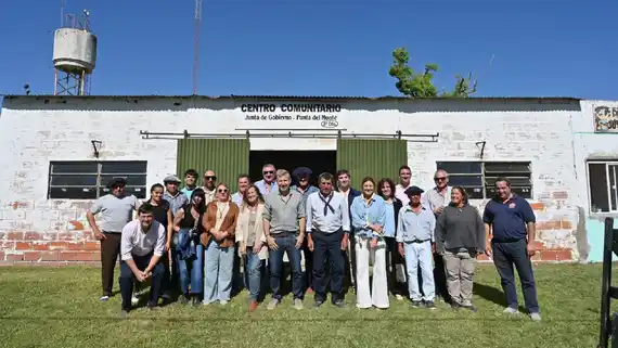 Frigerio visitó Punta del Monte: “Nos dijo que el ripio era una mejora necesaria y lo iba a llevar adelante”