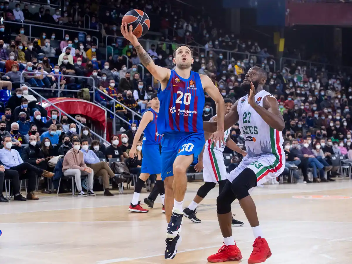 Barcelona, con Laprovittola, se afianza como líder