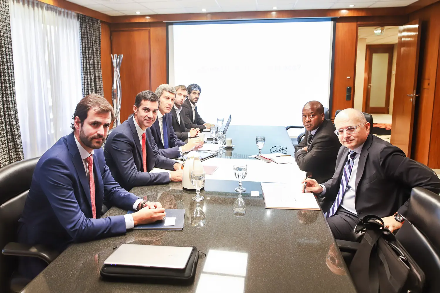 Urtubey dijo que falta de confianza en Argentina "no se resuelve solo desde la economía" tras reunión con el FMI