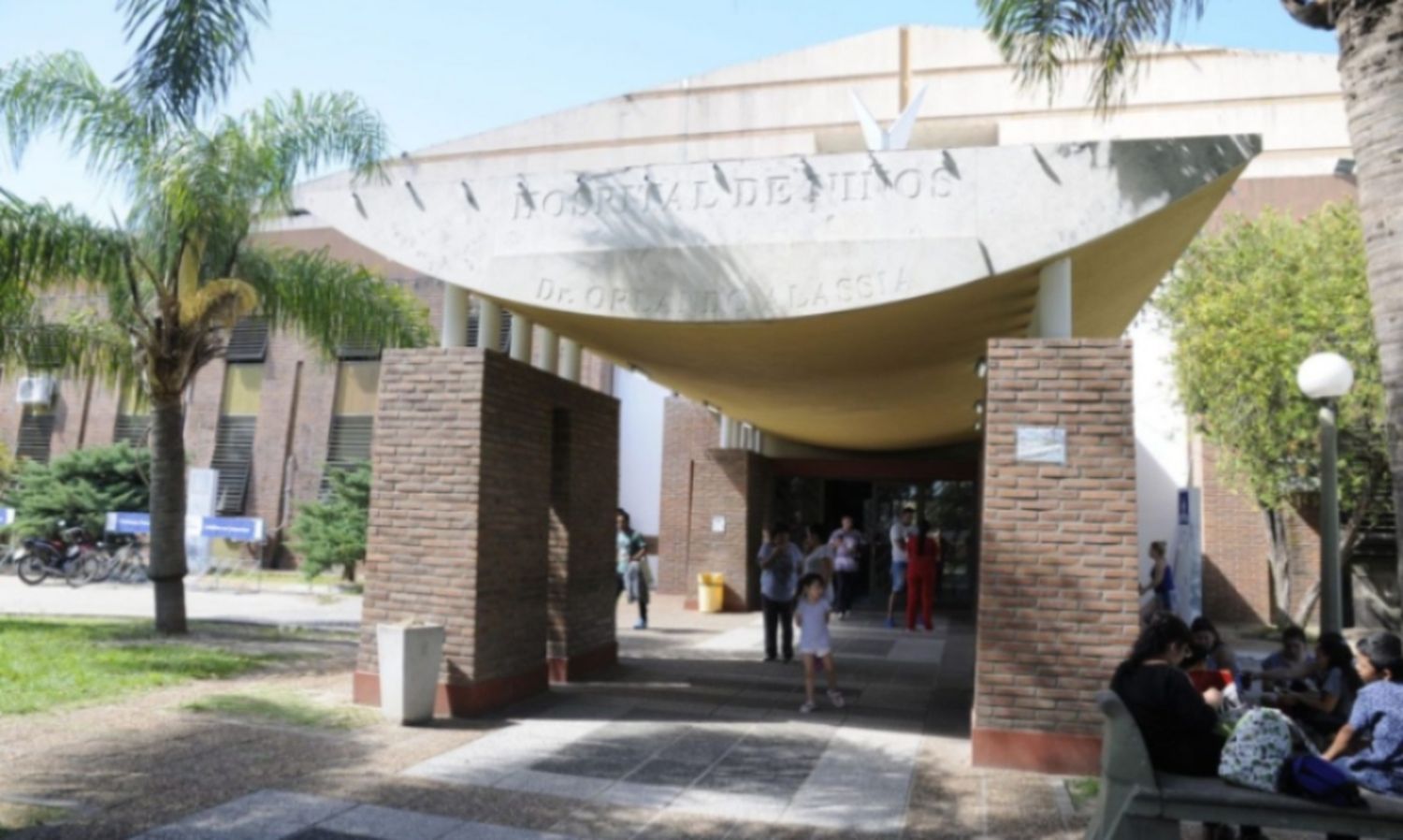 Un niño sufrió quemaduras en el 50% de su cuerpo por manipular botella de alcohol cerca del fuego