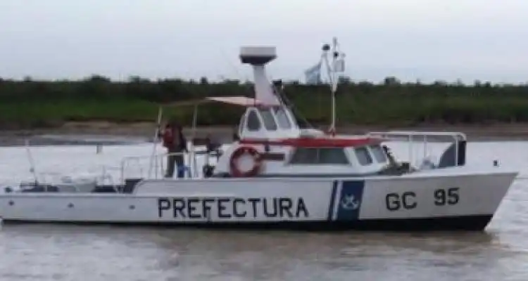 Buscan a joven desaparecido en el Riacho San Pedro
