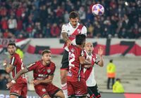 De local, River se amigó con el juego y los goles