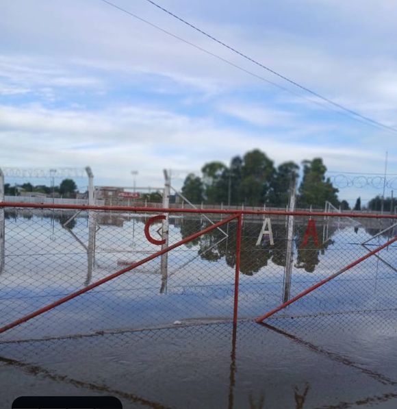 La cancha de Agrario mejoró tras el desborde del Arroyo Seco