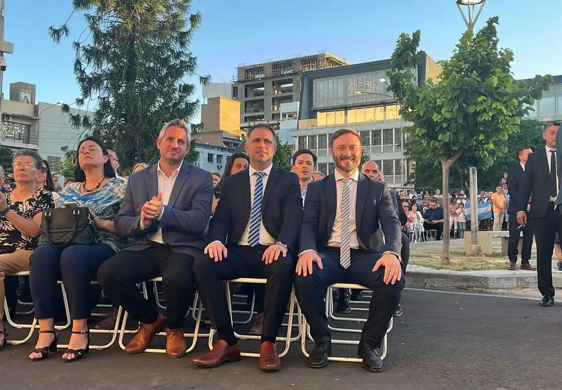 Mauricio Davico participó de la asunción del gobernador Frigerio