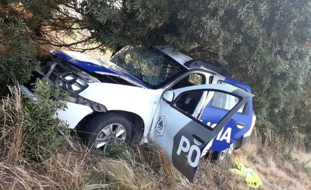 Una policía murió tras chocar en una persecución para rescatar a una mujer