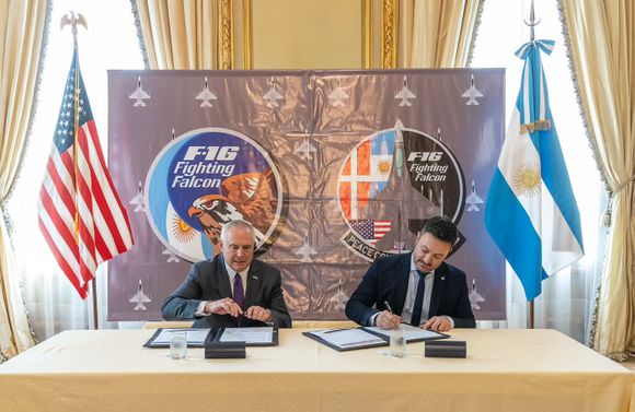 The signing of the LOA with the U.S. ensures training, armament, and logistics for the Argentine Air Force’s F-16 fighters