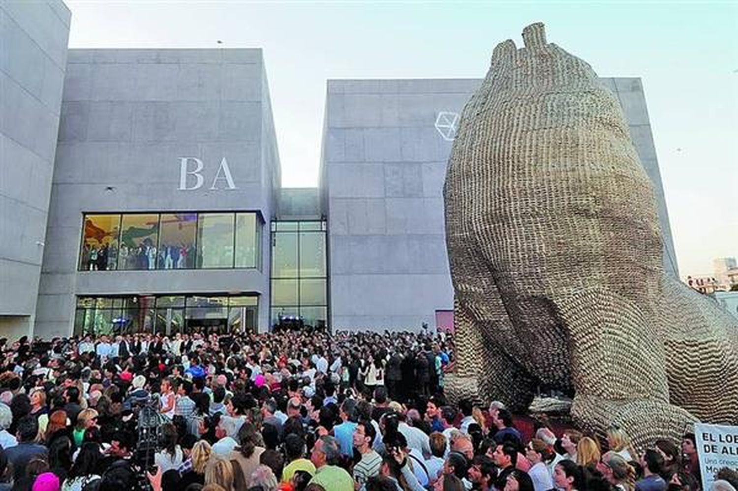 Mar del Plata: Presentan el lobo marino de Marta Minujín con "pelaje definitivo"