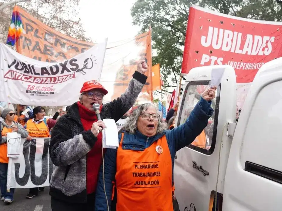 Diversos sectores acompañaron la marcha contra el Gobierno.