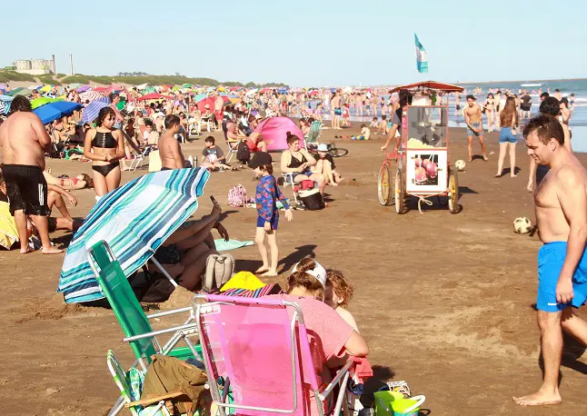 Visitantes, calor y día de playa