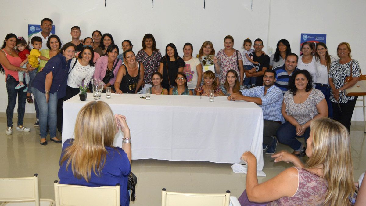 El Ministerio de Desarrollo Social otorgó 21 microcréditos a emprendedores de Diamante
