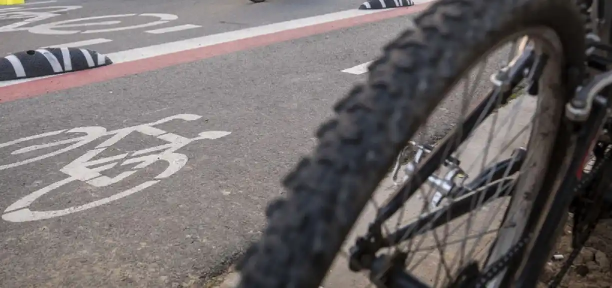 Esos locos bajitos, son un peligro en bici