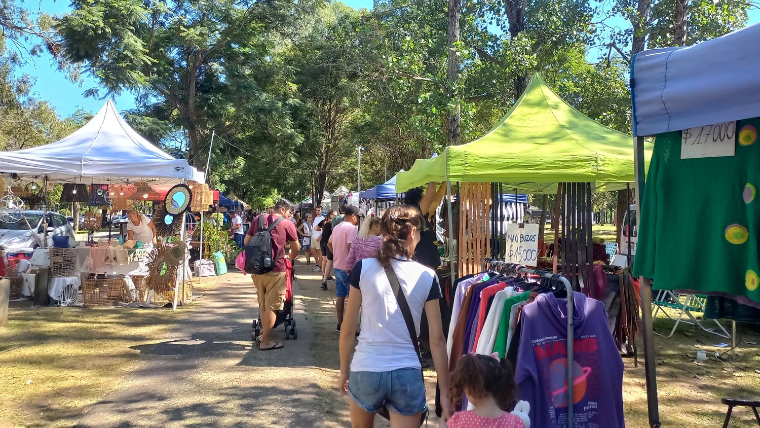 Artesanos y emprendedores esperan movimiento de turistas.