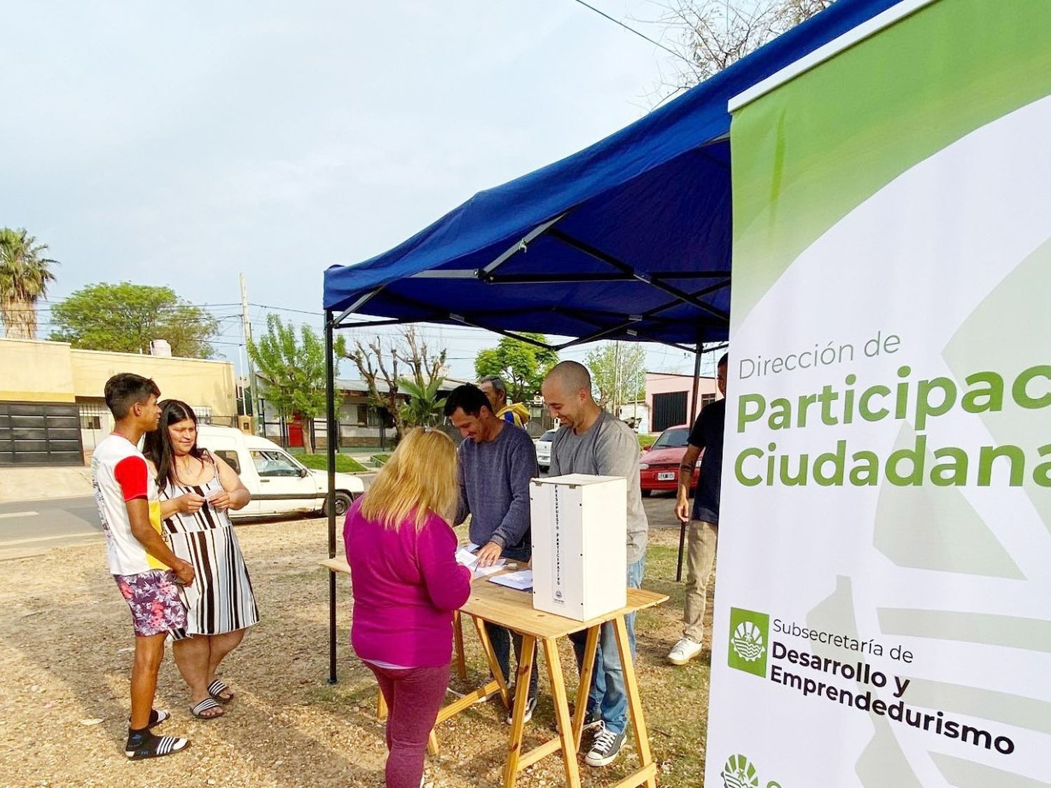 Reunión de participación ciudadana con vecinos del barrio Las Colinas