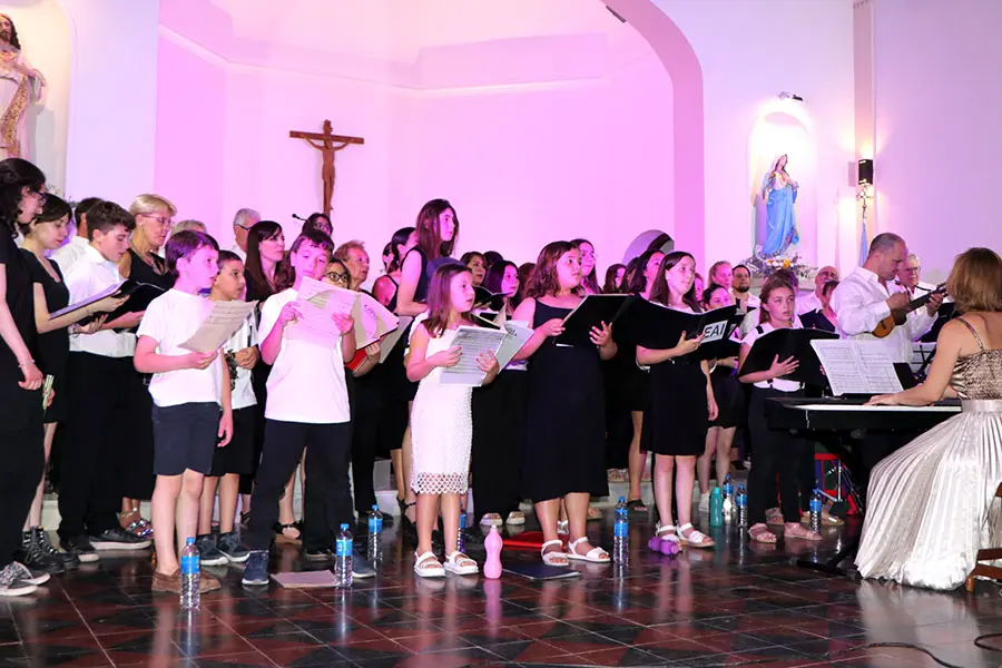 Emotiva interpretación de la misa criolla