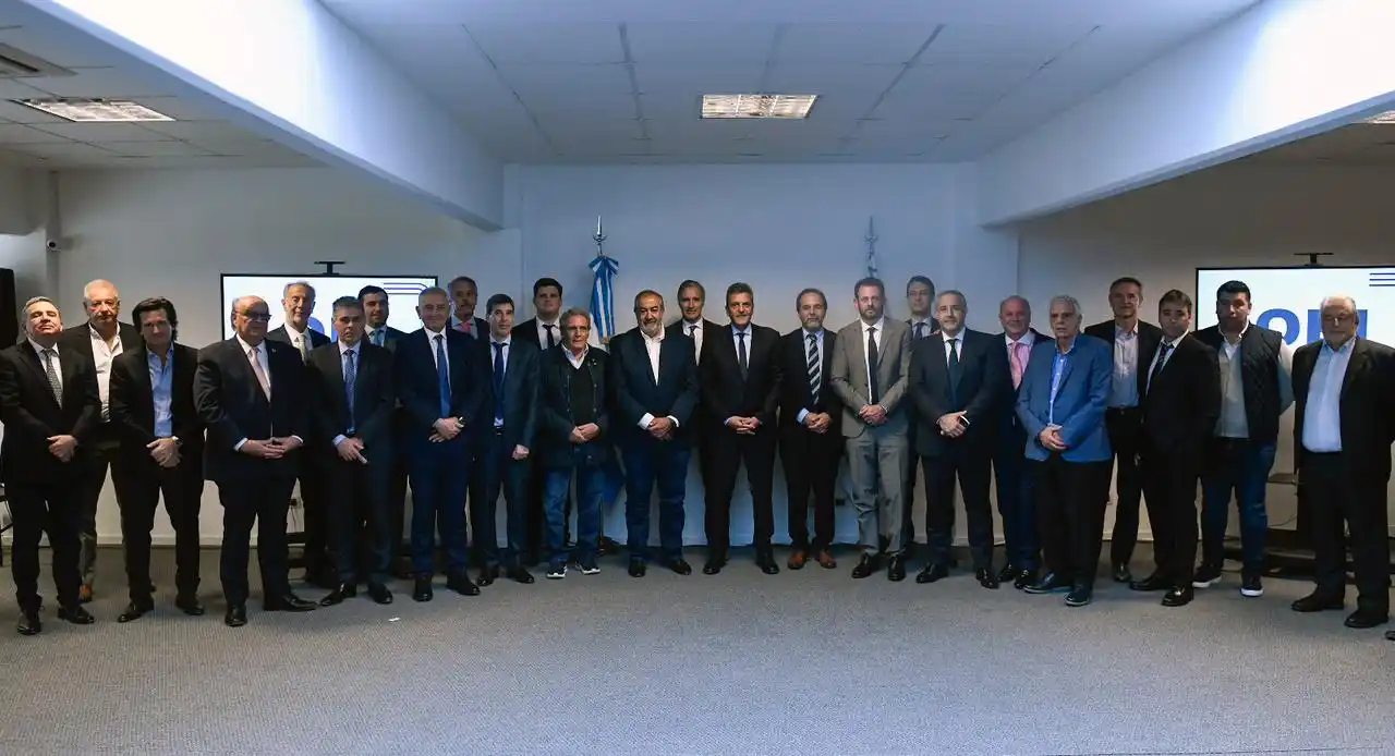 El ministro de Economía se reunió con empresarios y sindicalistas