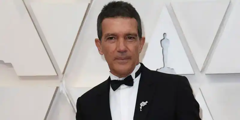 Antonio Banderas tiene coronavirus