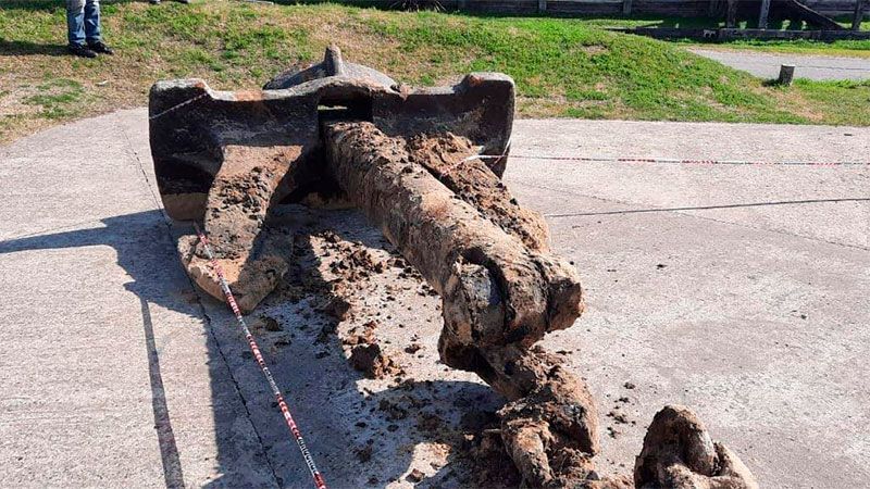 Revelaron su origen y el destino que tendrá el ancla de 15 toneladas que sacaron del Paraná