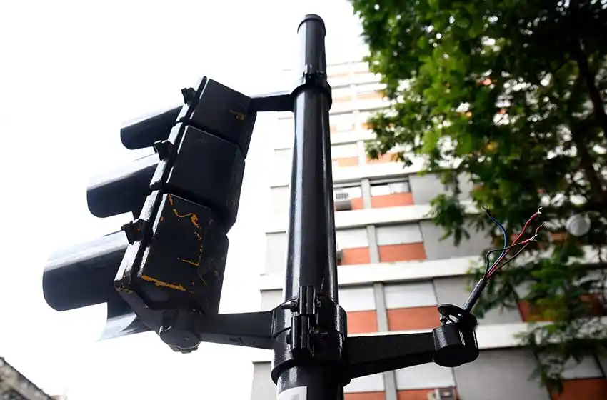 Se exigirán más controles para el mantenimiento de los semáforos