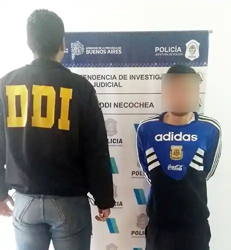 Intentó estafar con dólares a una oficial de la Policía