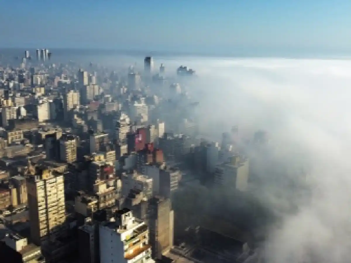 Rosario sigue cubierta de humo por la quema de pastizales en las islas de Entre Ríos