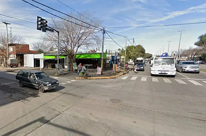 Zona noroeste: un hombre se resistió cuando le quisieron robar su celular y terminó herido