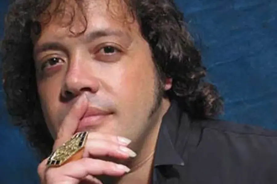 "Leo Mattioli Iluminado": inauguran un homenaje al cantante en la costanera de la ciudad de Santo Tomé