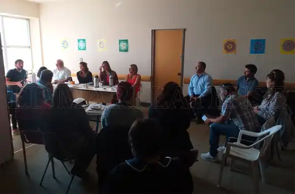 Piden guardias mínimas en las escuelas para proteger a docentes y auxiliares