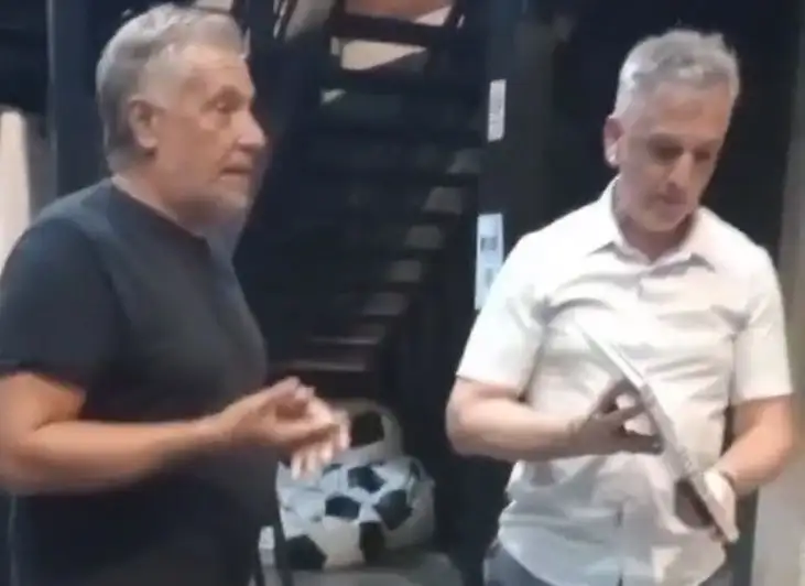 Marcelo González fue distinguido en el Luna Park por el récord de conciertos de Abel Pintos y Luciano Pereyra.
