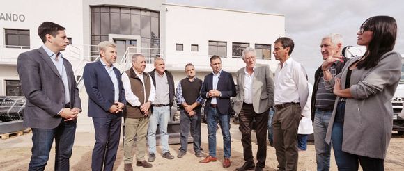La provincia entregó equipamiento mecánico para fortalecer el saneamiento cloacal