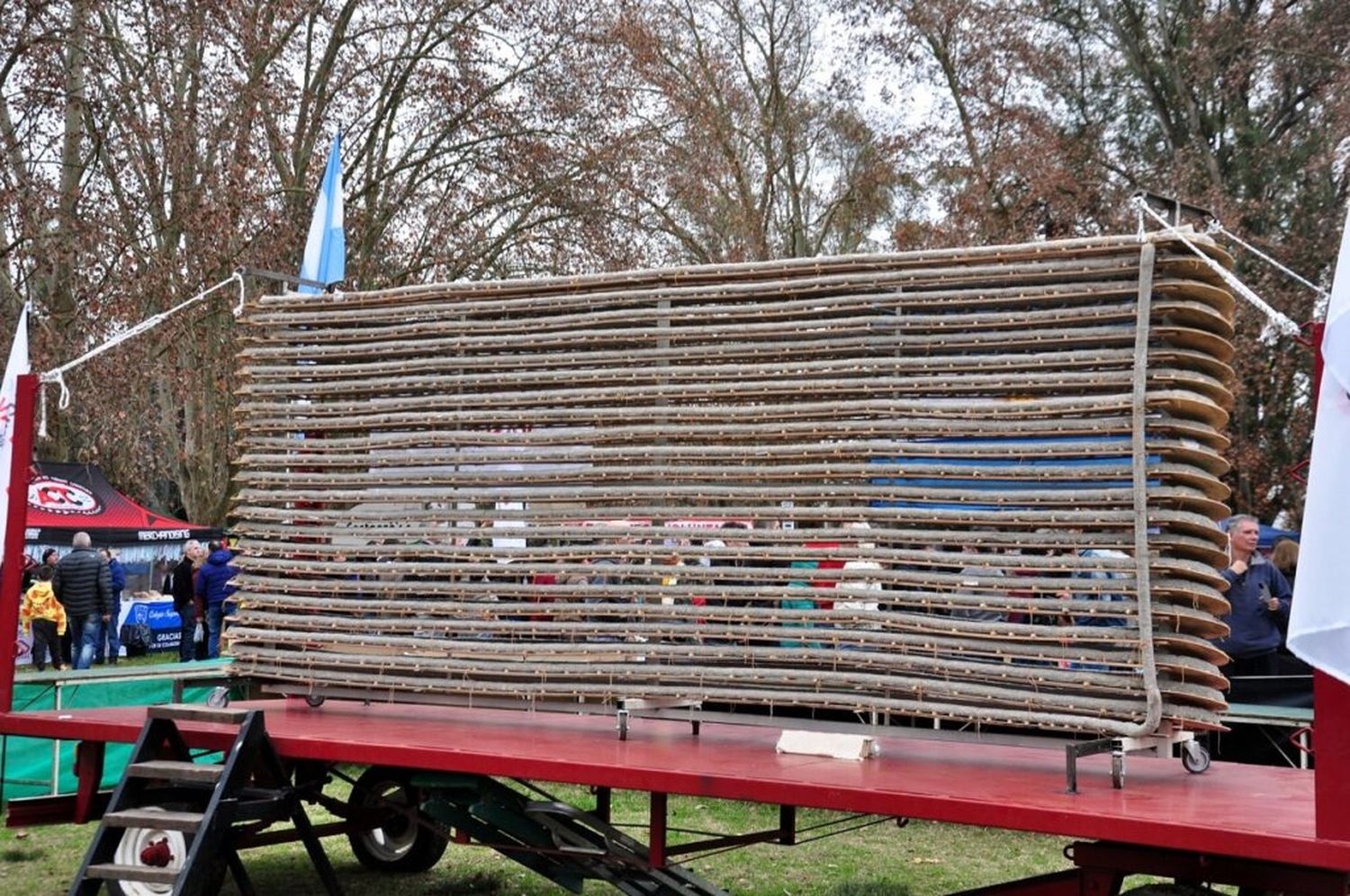 San Andrés de Giles elaboró un salame de más de 300 metros para vencer el récord de Tandil