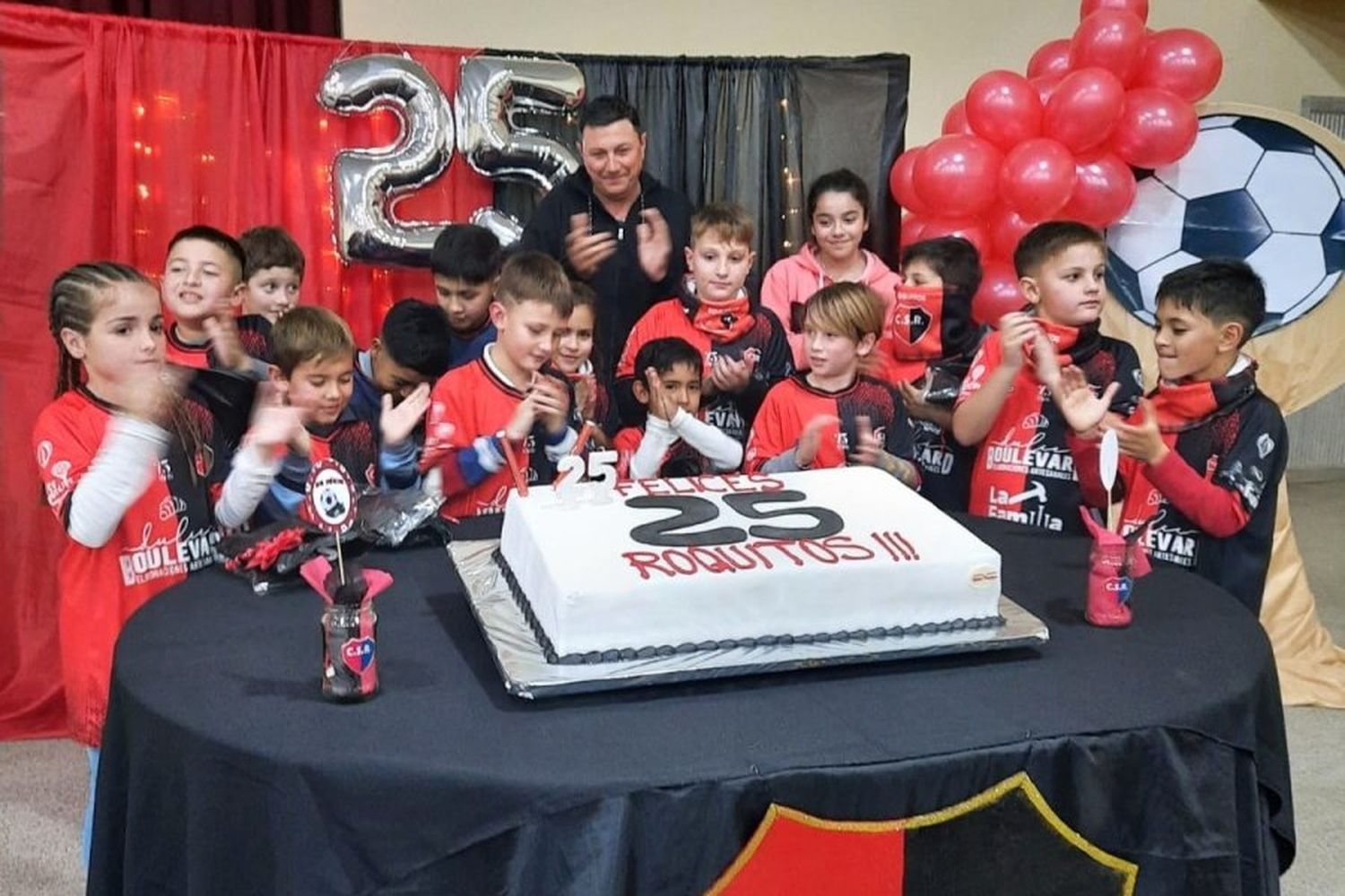 La escuelita de fútbol "Roquito" celebra 25 años de pasión y formación deportiva: "Qué más lindo que ver un chico corriendo detrás de una pelota"