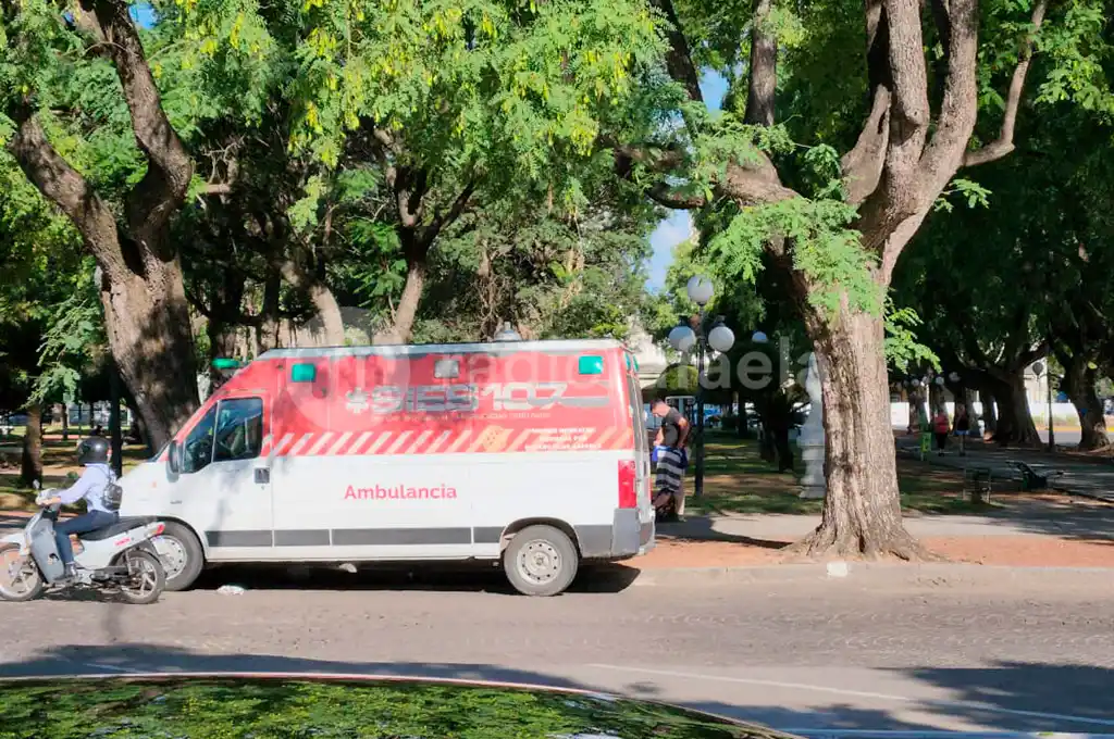 Mujer desvanecida Ambulancia Gur Plaza 25 de mayo - 2