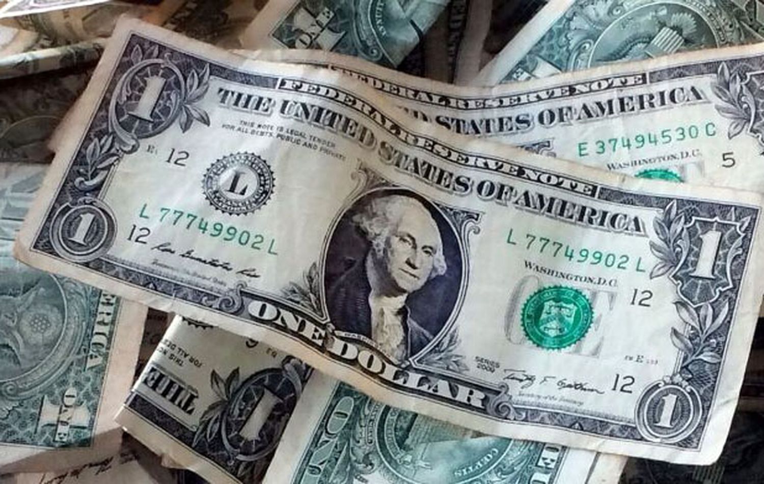 El dólar blue al borde de los $ 400.-