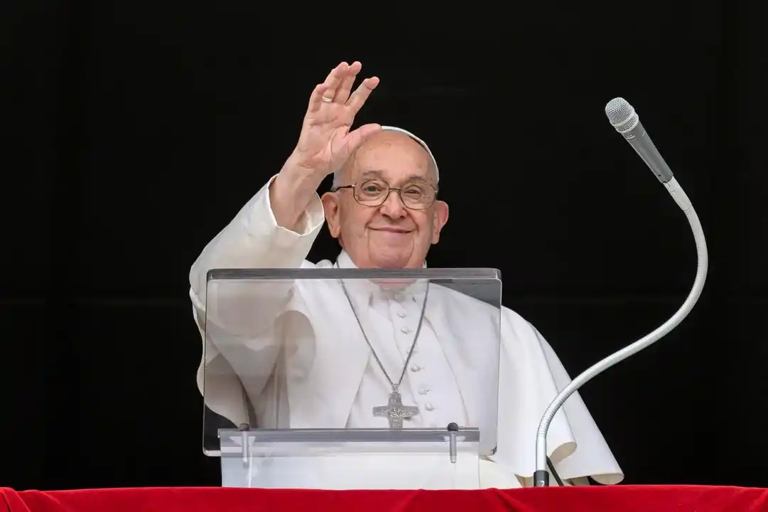 El papa Francisco sigue en estado "crítico"