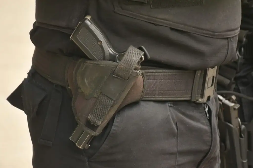 policía detenido 2
