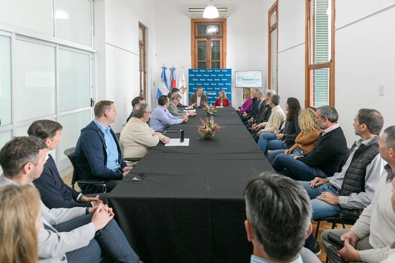 Bahl presentó una iniciativa para fomentar el trabajo del sector de la construcción en Paraná