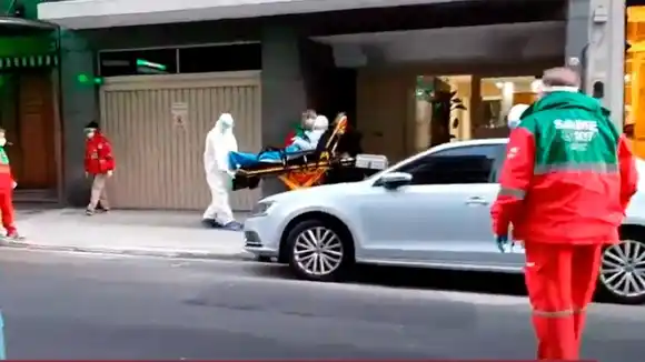 Evacúan un geriátrico en Recoleta con 20 casos sospechosos de coronavirus