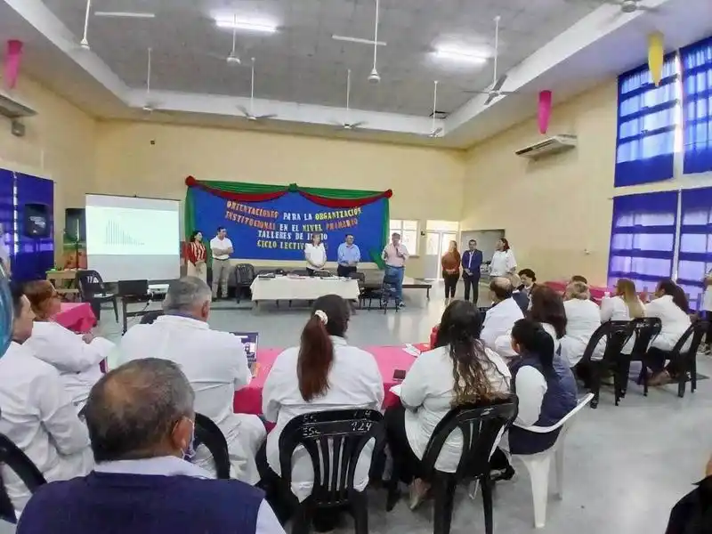 Directores del Nivel Primario en taller de 
orientación para la organización institucional