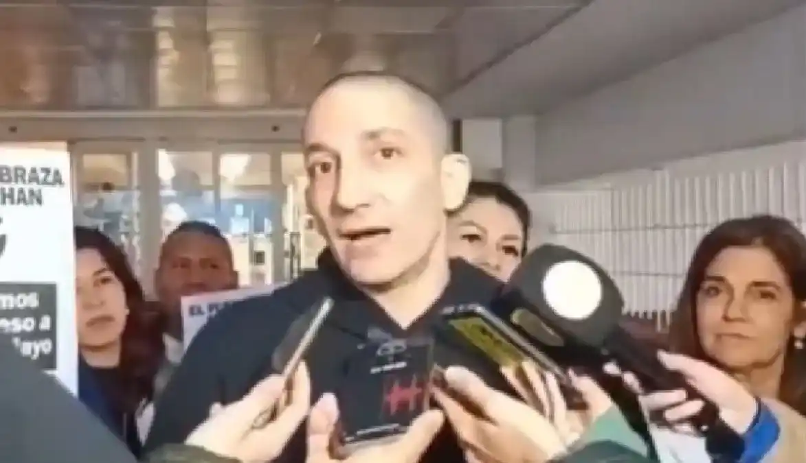 Juan Minujín visitó el Garrahan.