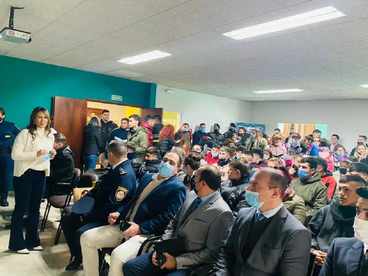 Amplia convocatoria  de aspirantes a Policía 