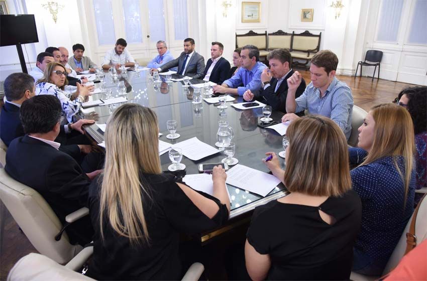 Tras el encuentro con Fein, concejales pidieron que el diálogo vaya «más allá de la foto»