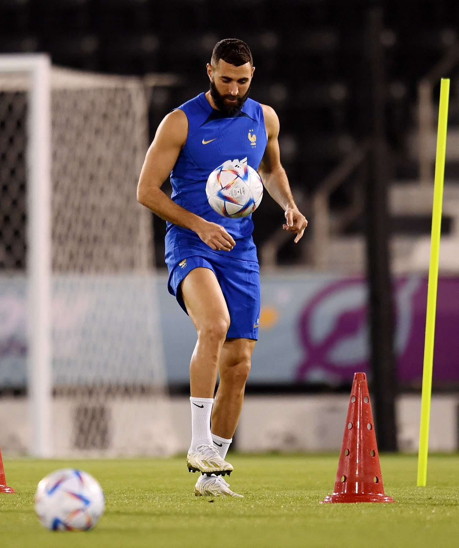 Desde afuera, el apoyo de Benzema