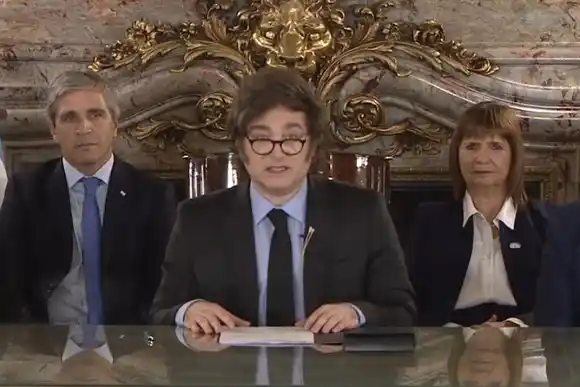 El Gobierno conformó una mesa política nacional y llamará al diálogo con los gobernadores