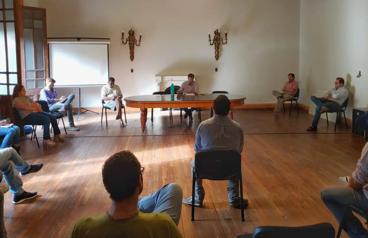 Las nuevas reuniones de Gabinete:  todos separados y en el Concejo Deliberante