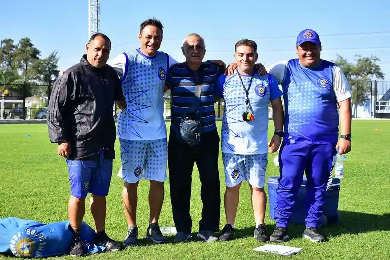 Pablo Ríos dirigió su primera
práctica en Sol de América