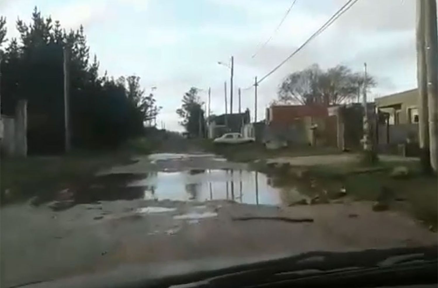 Un viaje en auto por barrio Santa Rosa: así están las calles